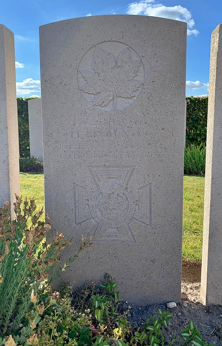 Noeux-les-Mines Communal Cemetery, Victoria Cross, brown