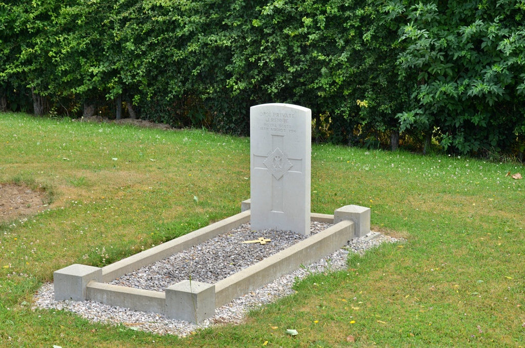 Noyelles-sur-Sambre Communal Cemetery 