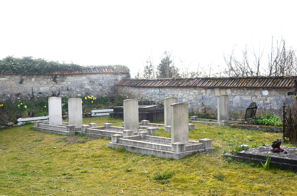 Pargnan Churchyard