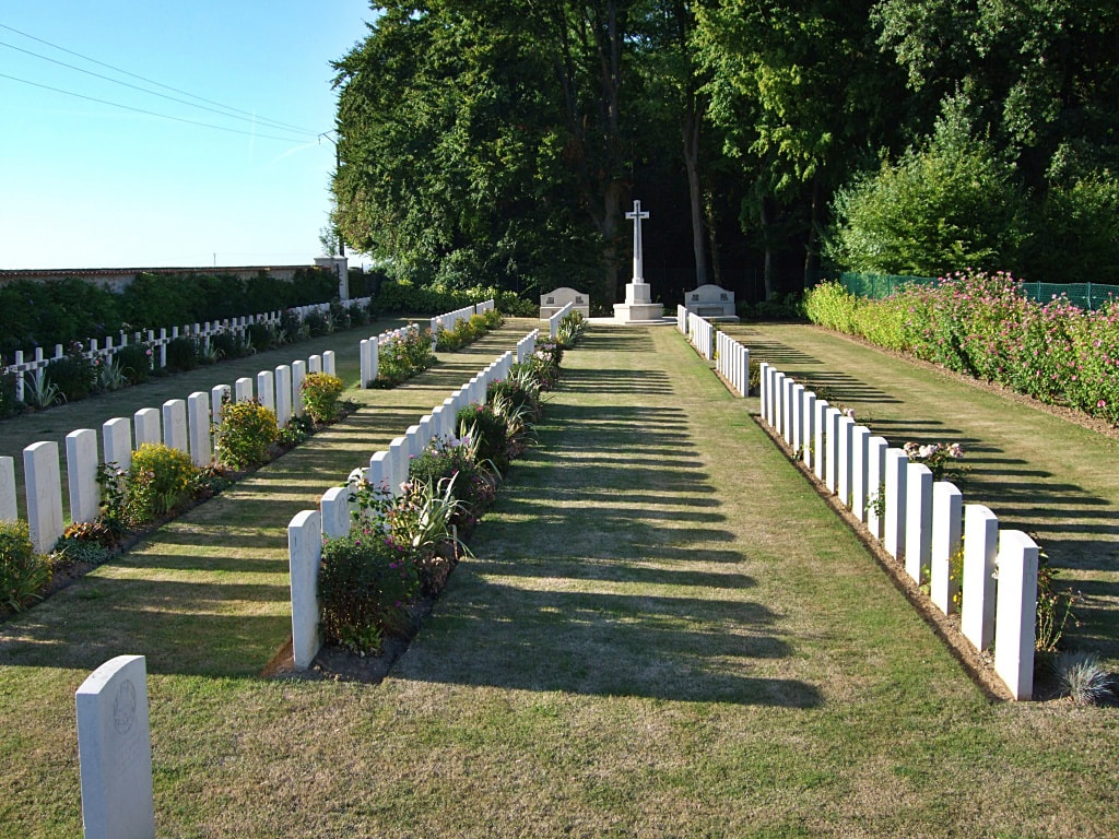 Perreuse Château Franco British National Cemetery