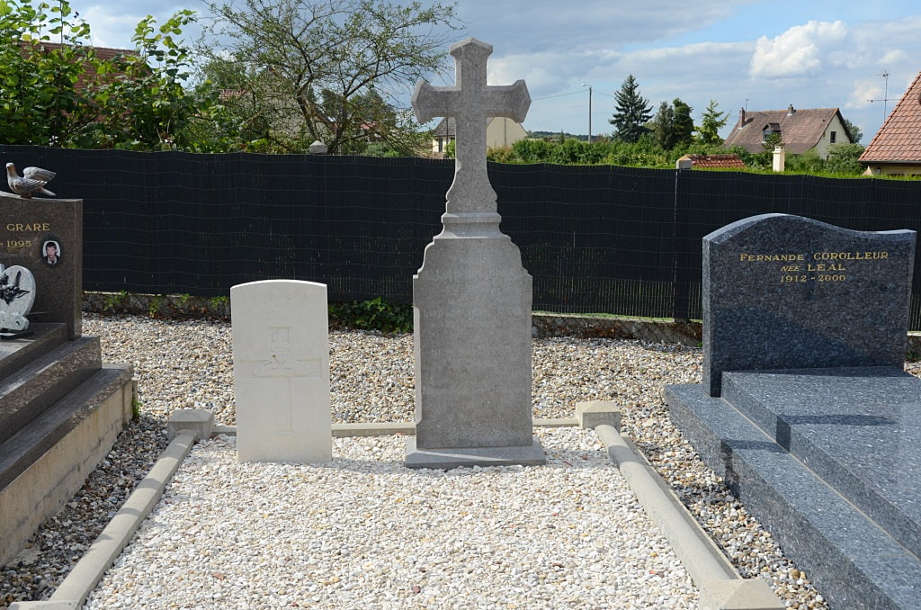 Picquigny Communal Cemetery