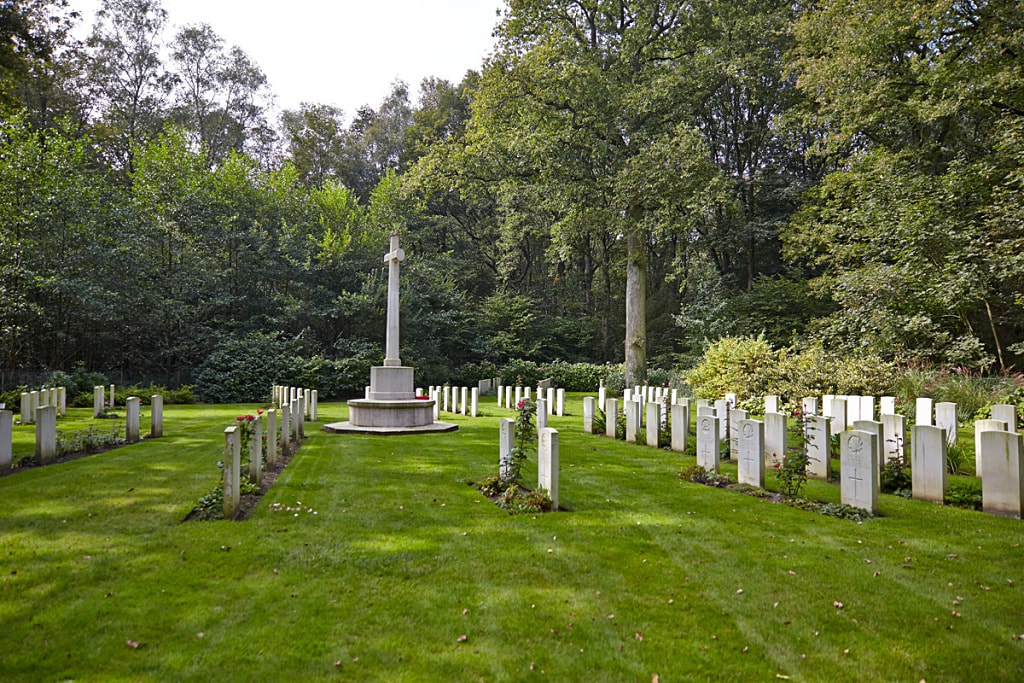 Ploegsteert Wood Military Cemetery 