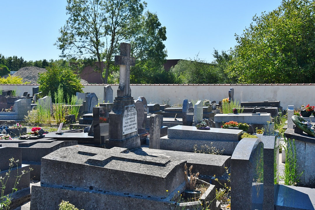 Pontcarré Communal Cemetery