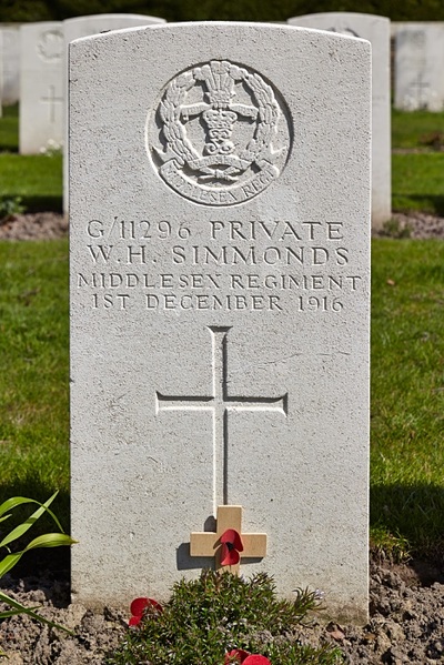 POPERINGHE NEW MILITARY CEMETERY Shot at dawn - Simmonds