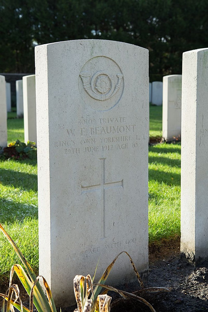 Ramscappelle Road Military Cemetery - Beaumont