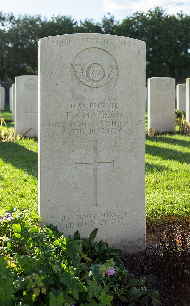 Ramscappelle Road Military Cemetery - Chapman