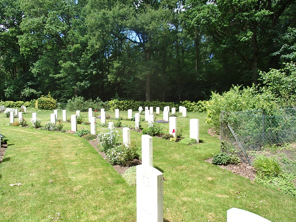 Rifle House Cemetery, Ploegsteert Wood