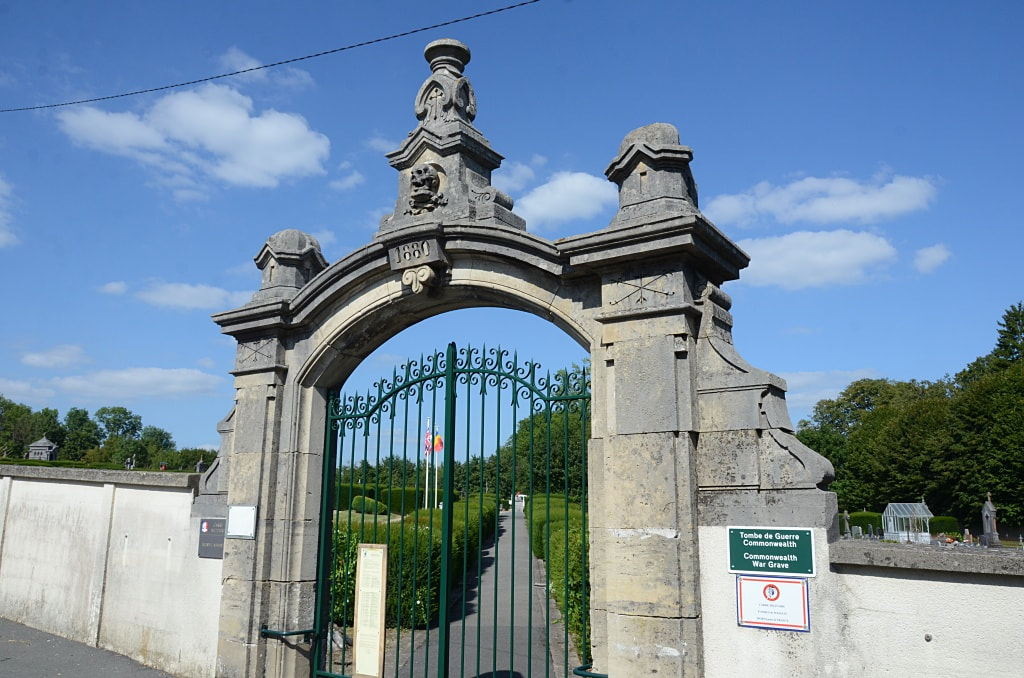 Signy-l'Abbaye Communal Cemetery