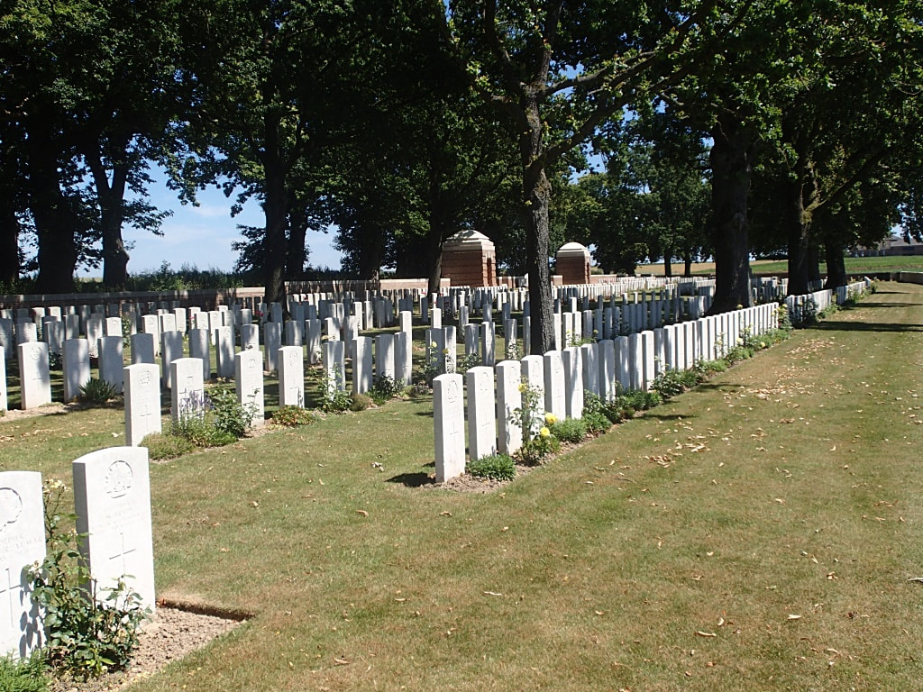 Sucrerie Military Cemetery, Colincamps