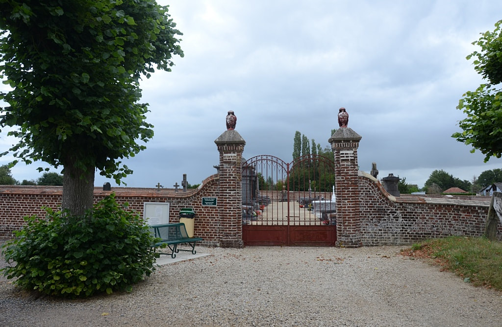 Vadencourt-et-Bohéries Communal Cemetery