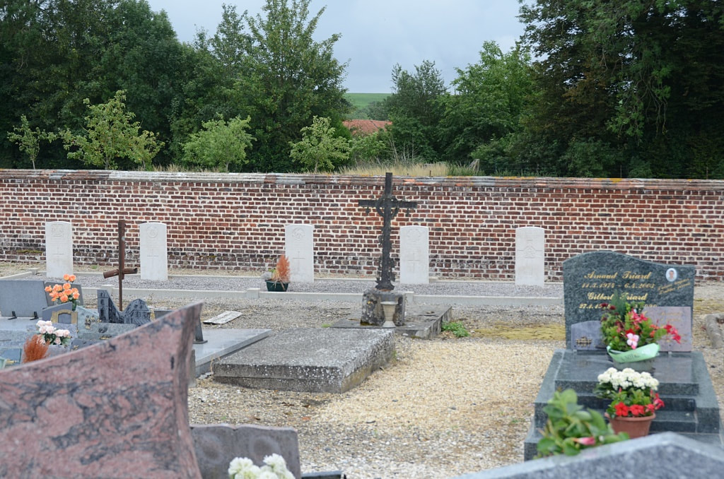 Vadencourt-et-Bohéries Communal Cemetery