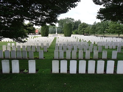 VIEILLE-CHAPELLE NEW MILITARY CEMETERY