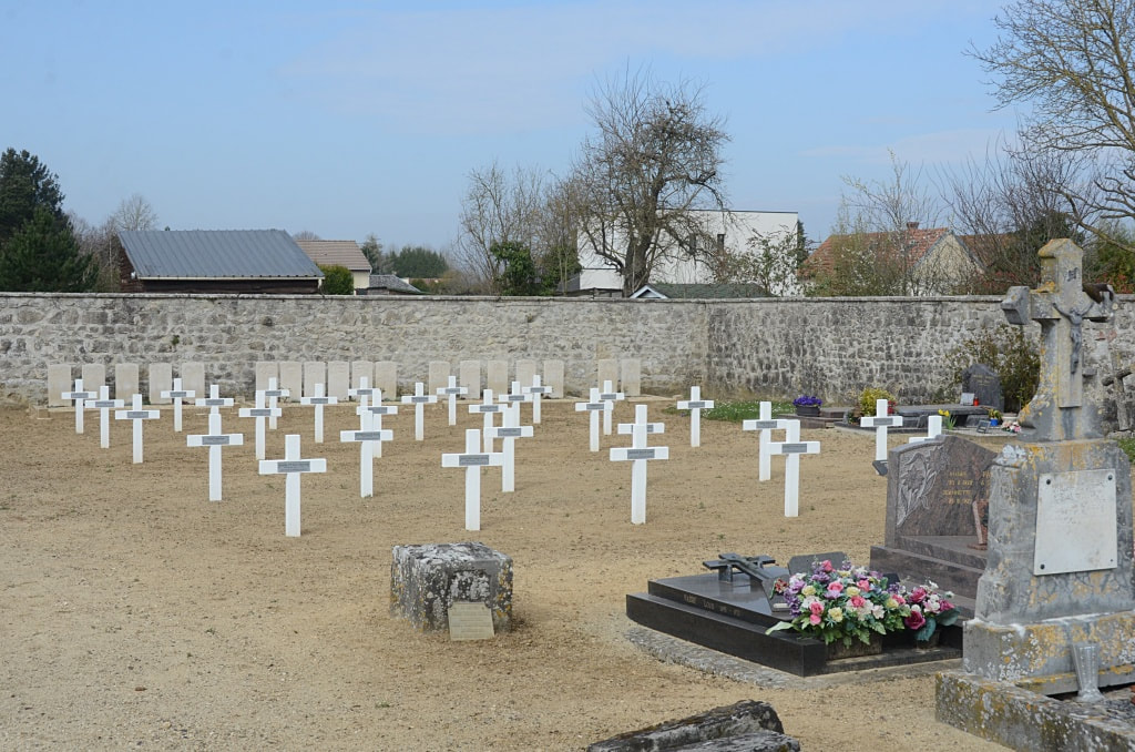 Villers-en-Prayères Communal Cemetery