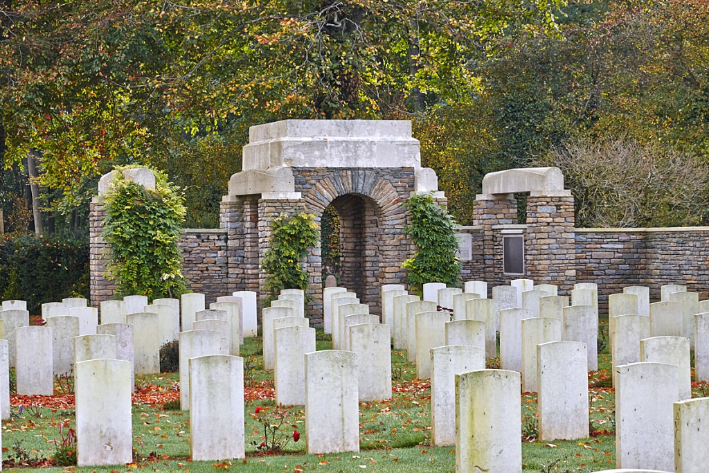 Warlincourt Halte British Cemetery