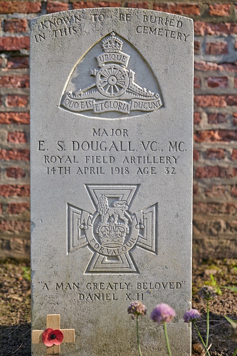 Westoutre British Cemetery - Dougall VC, MC