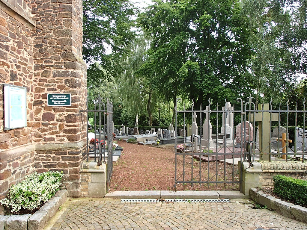 Westouter Churchyard and Extension